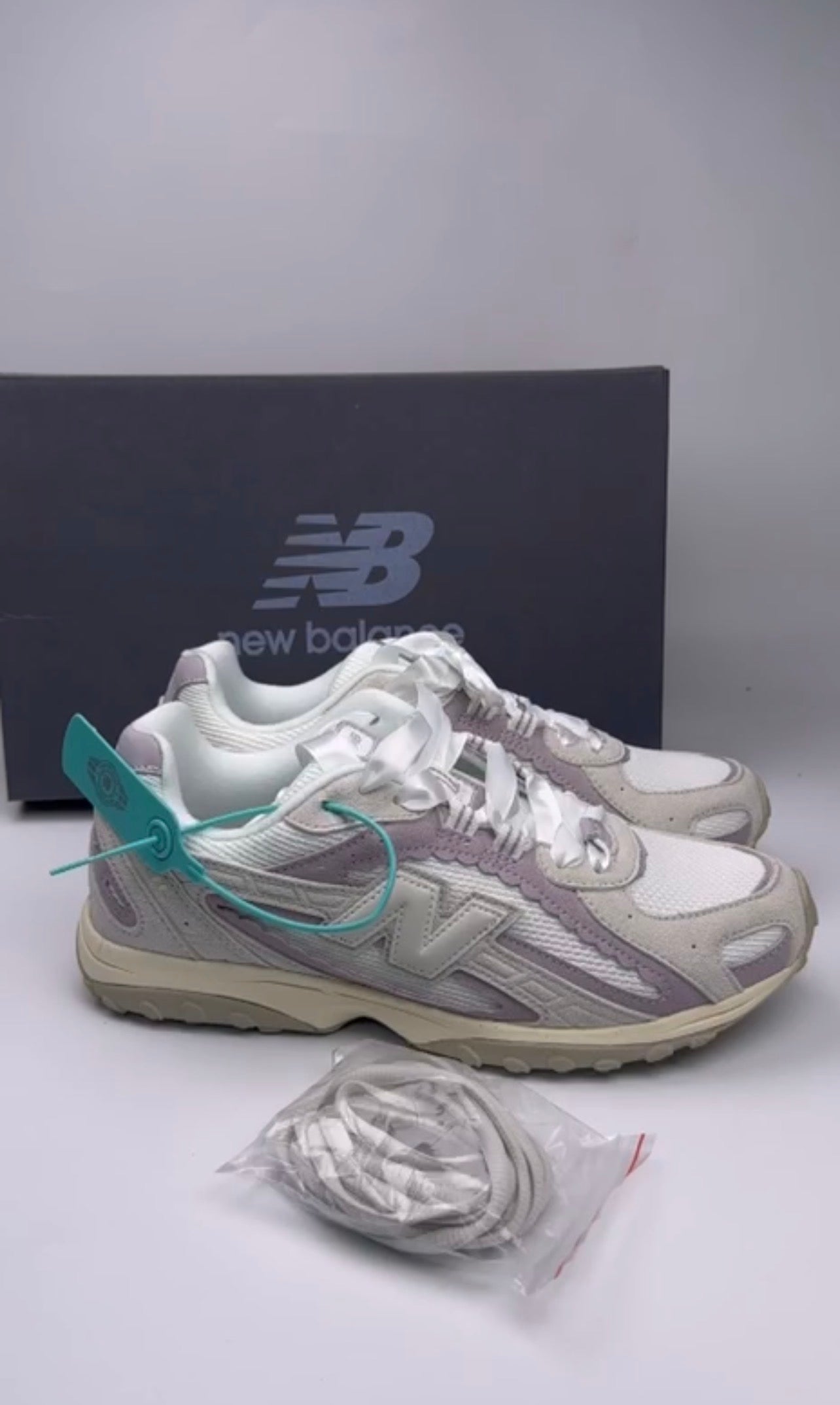 NEW BALANCE