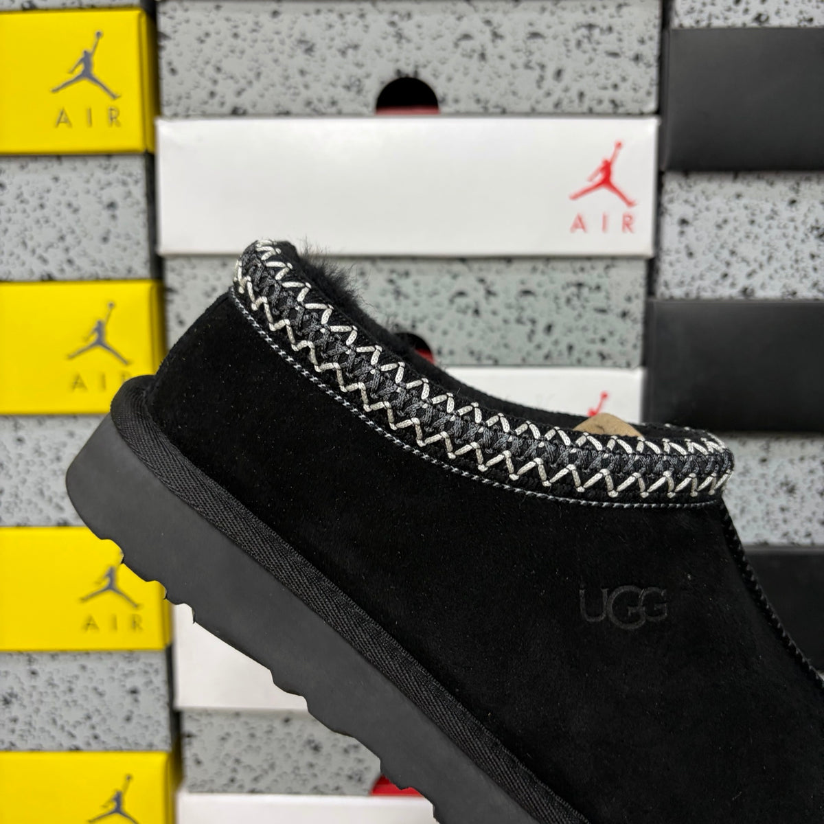 UGG