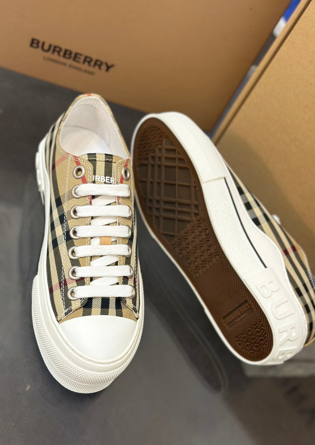BURBERRY