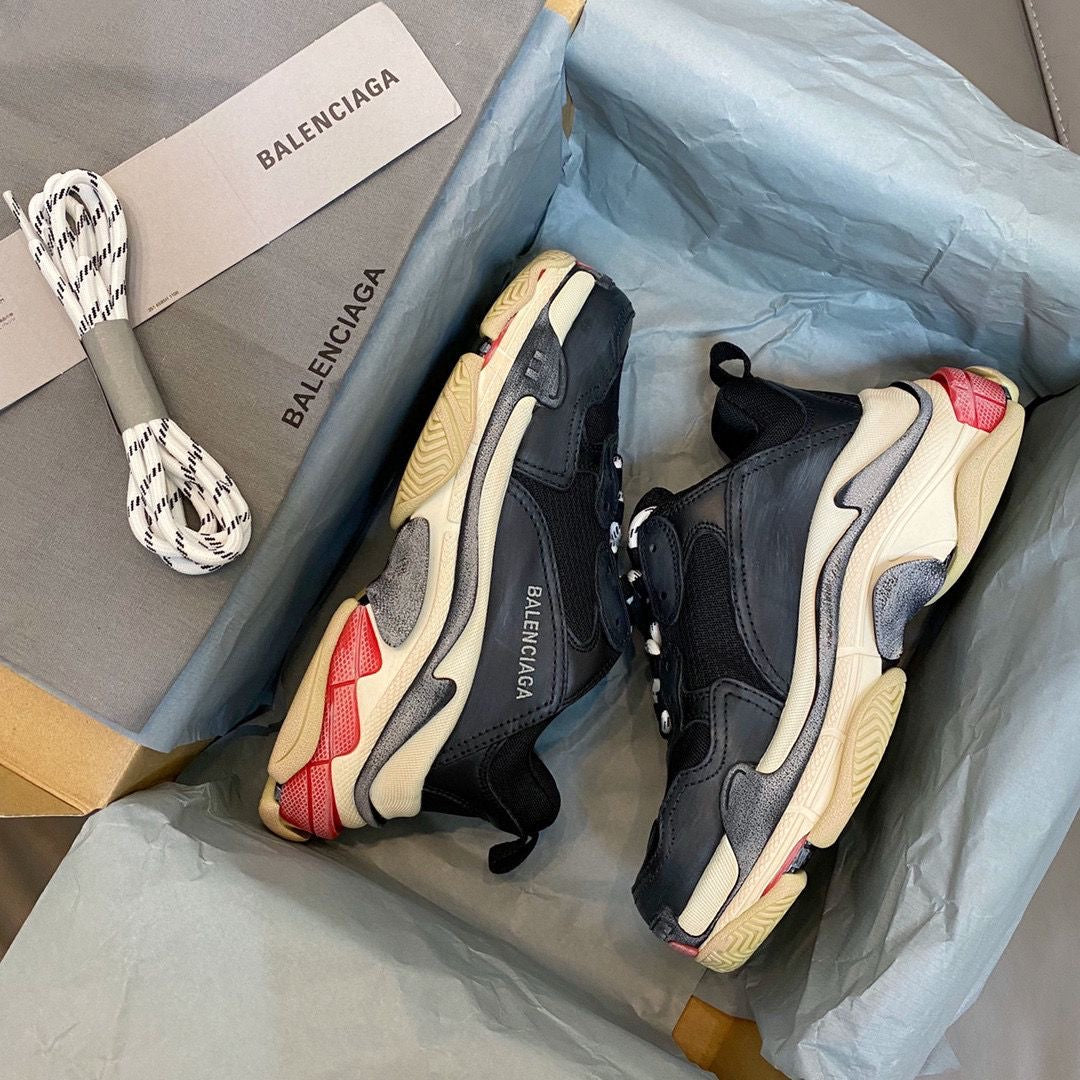BALENCIAGA