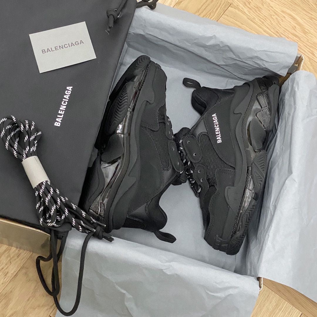 BALENCIAGA