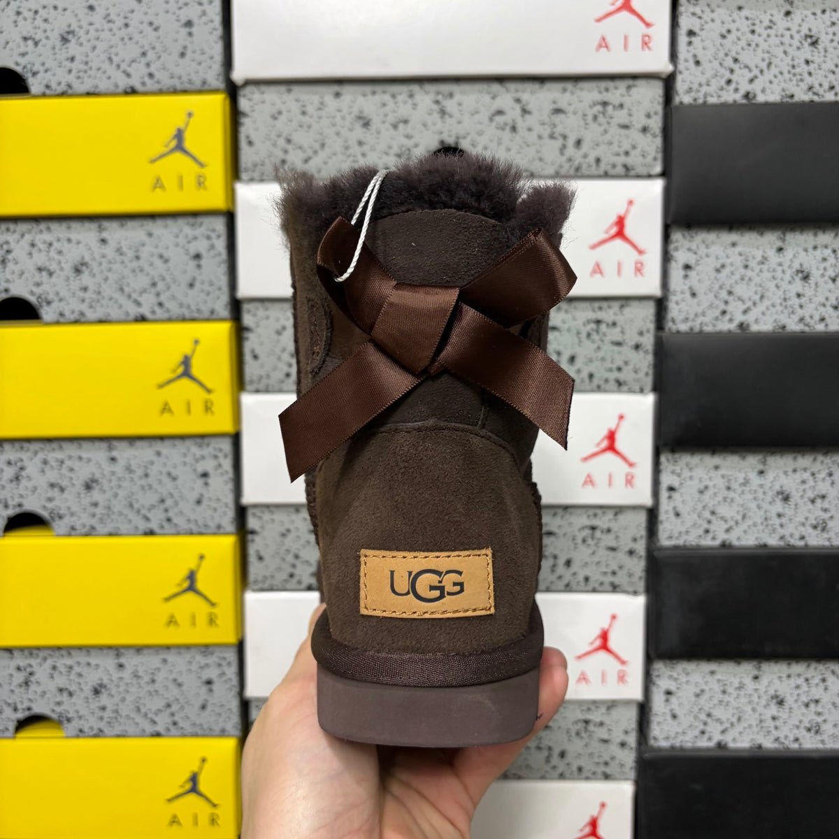 UGG