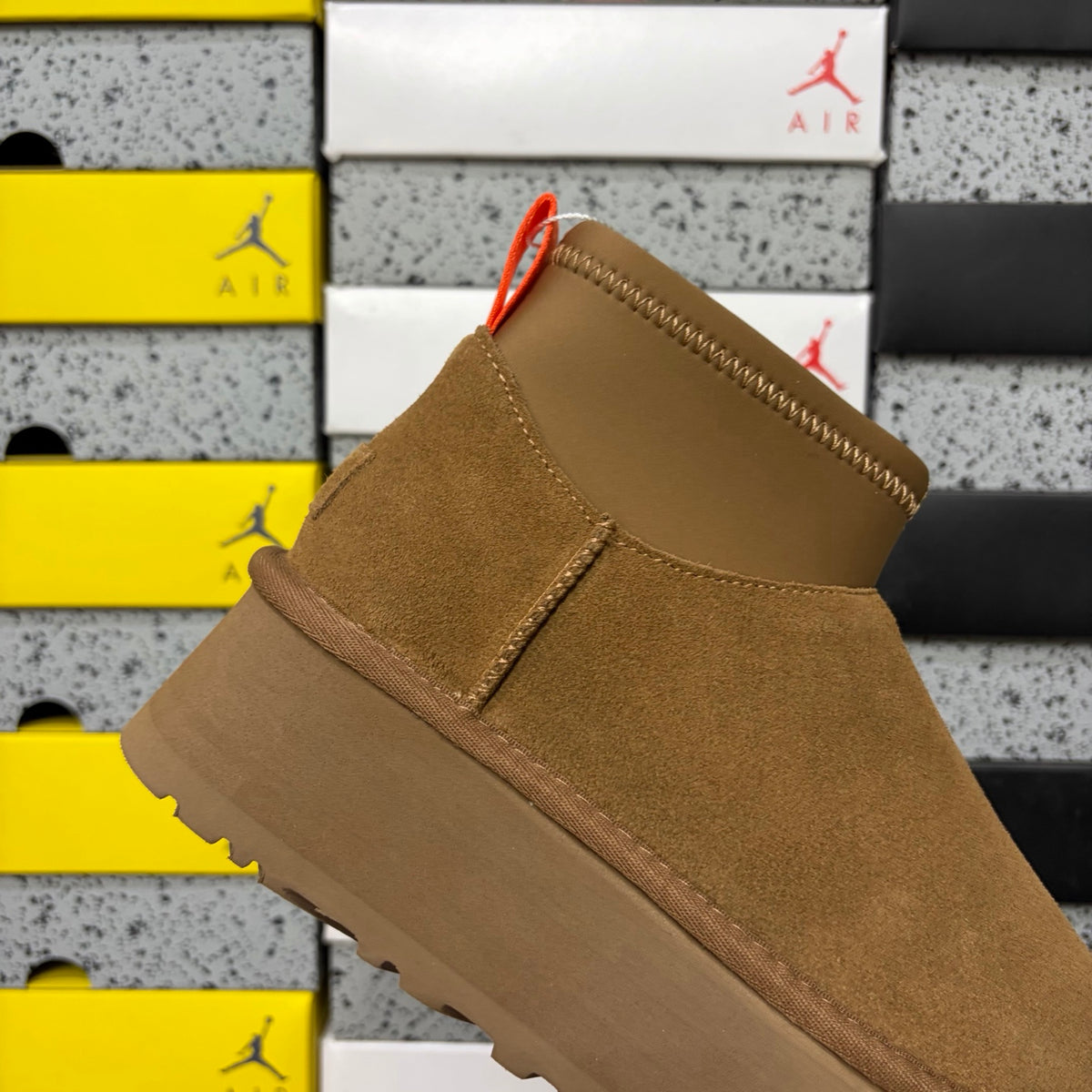 UGG