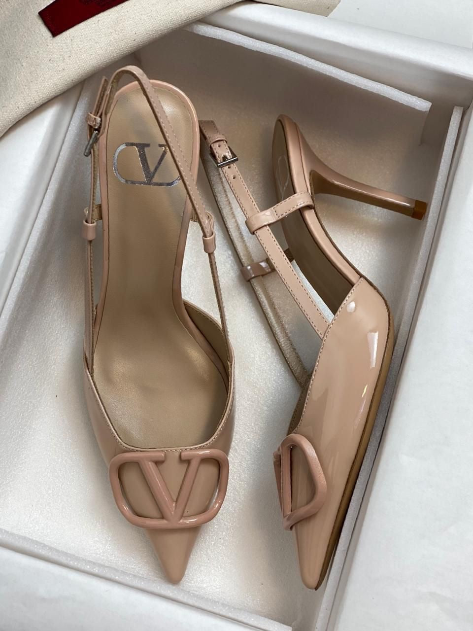 Saltos VALENTINO