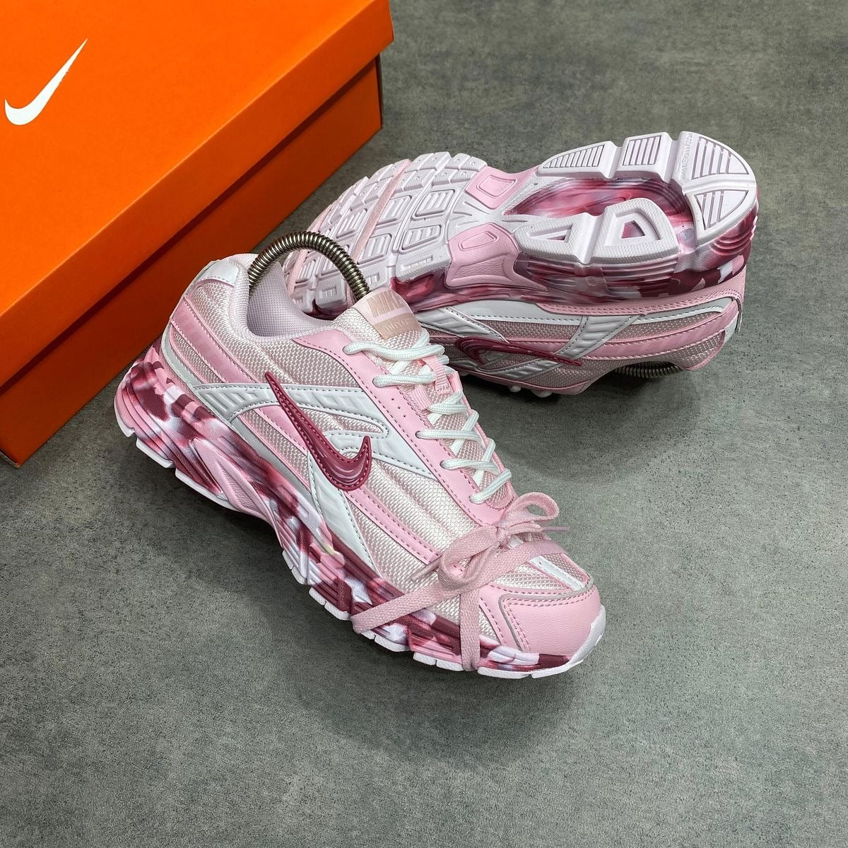 NIKE