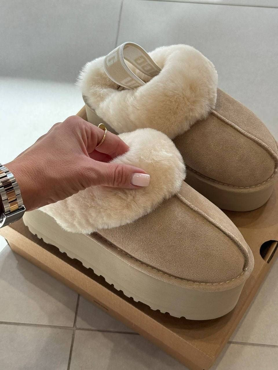 UGG