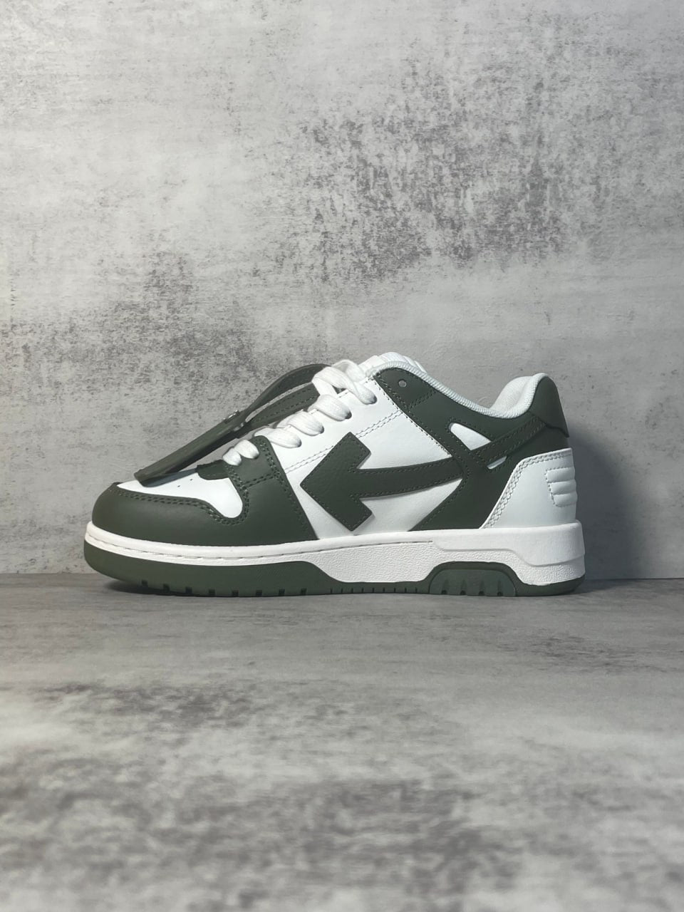 OFF-WHITE