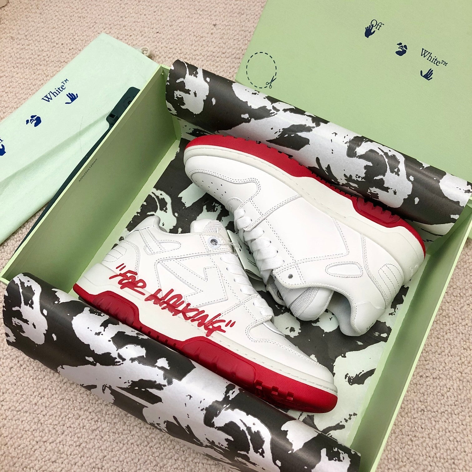 OFF-WHITE