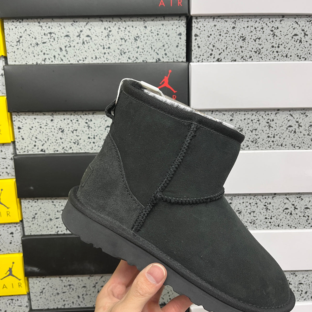 UGG