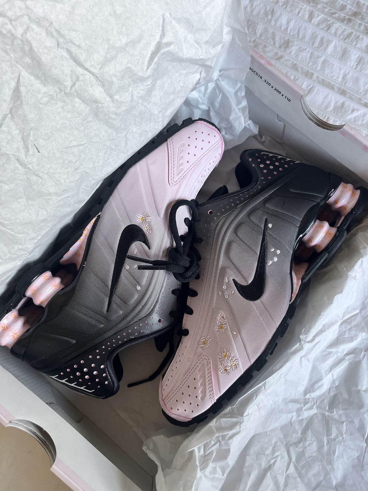 NIKE SHOX