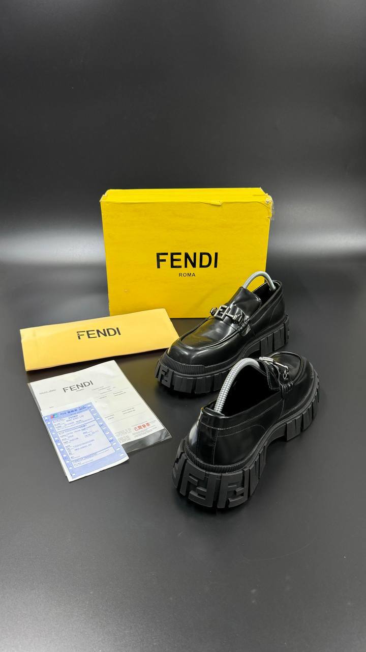 Sapato FENDI