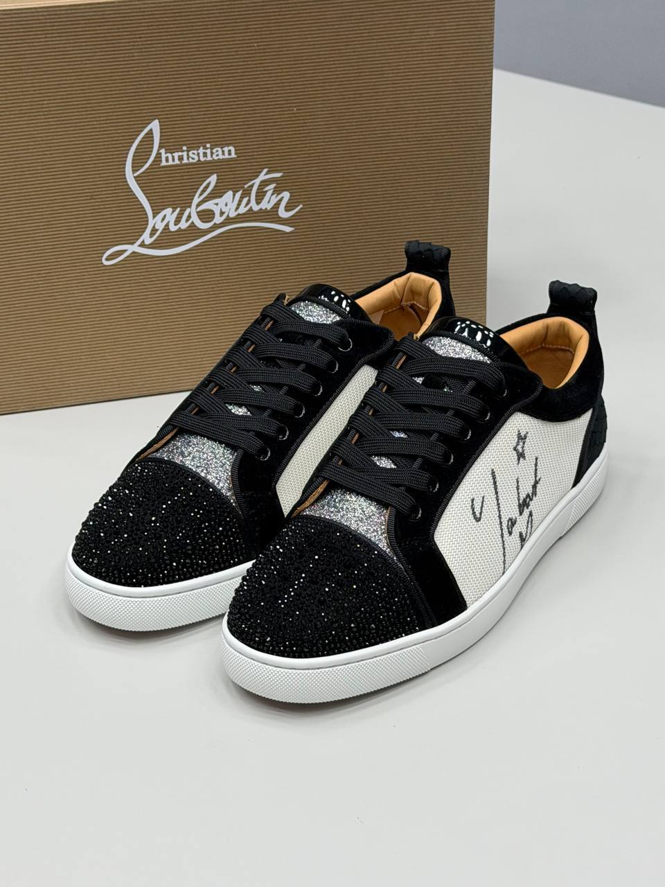 LOUBOUTIN