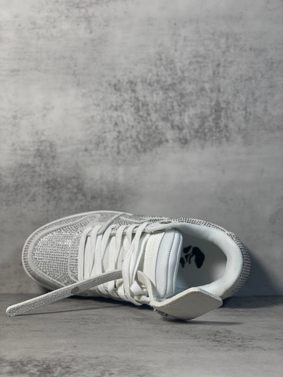 OFF-WHITE
