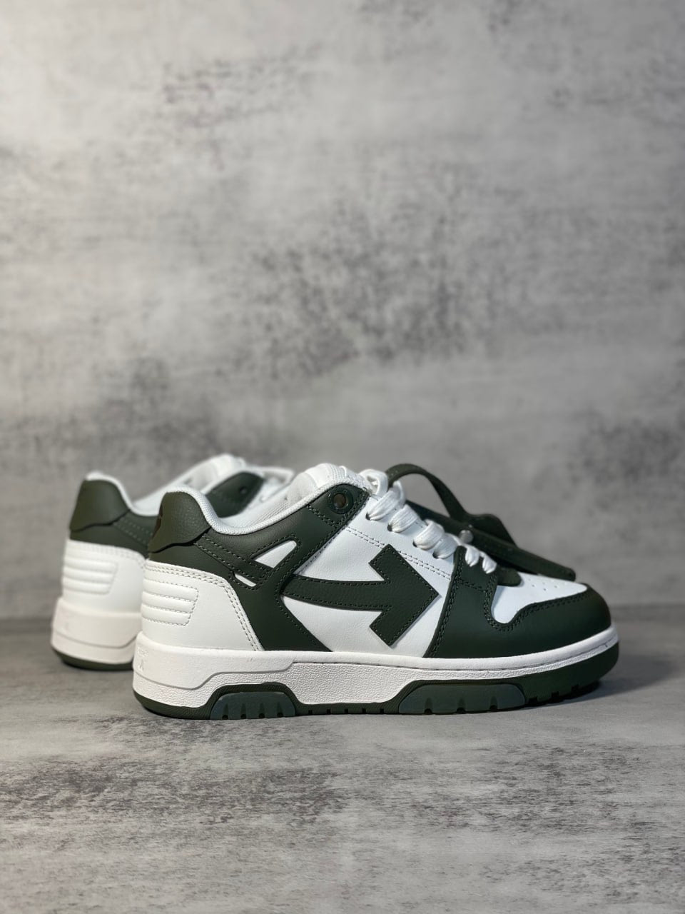 OFF-WHITE