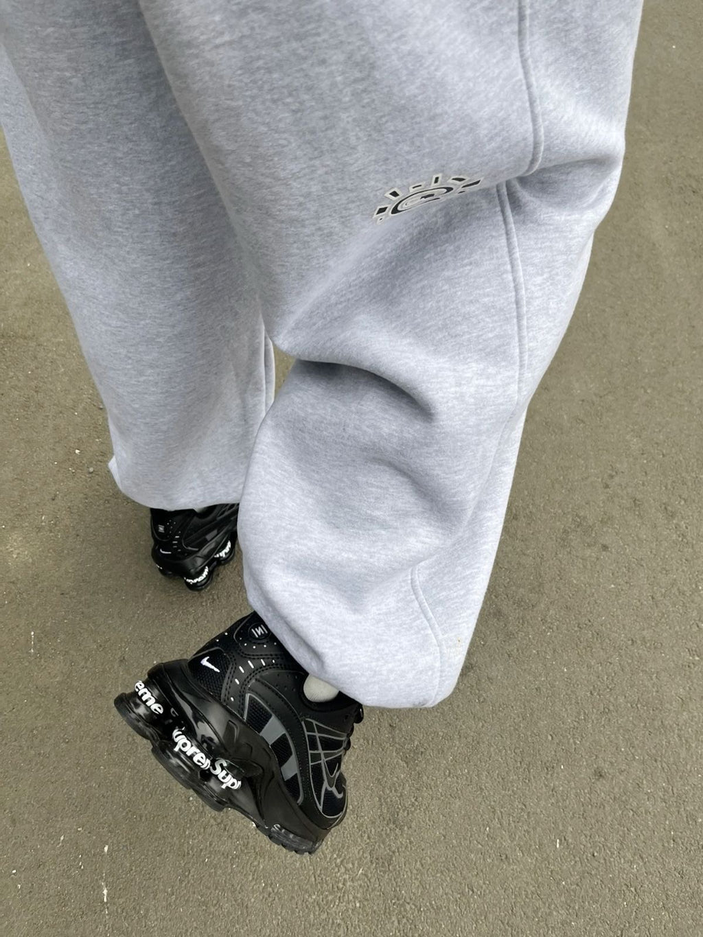 NIKE SHOX x SUPREME