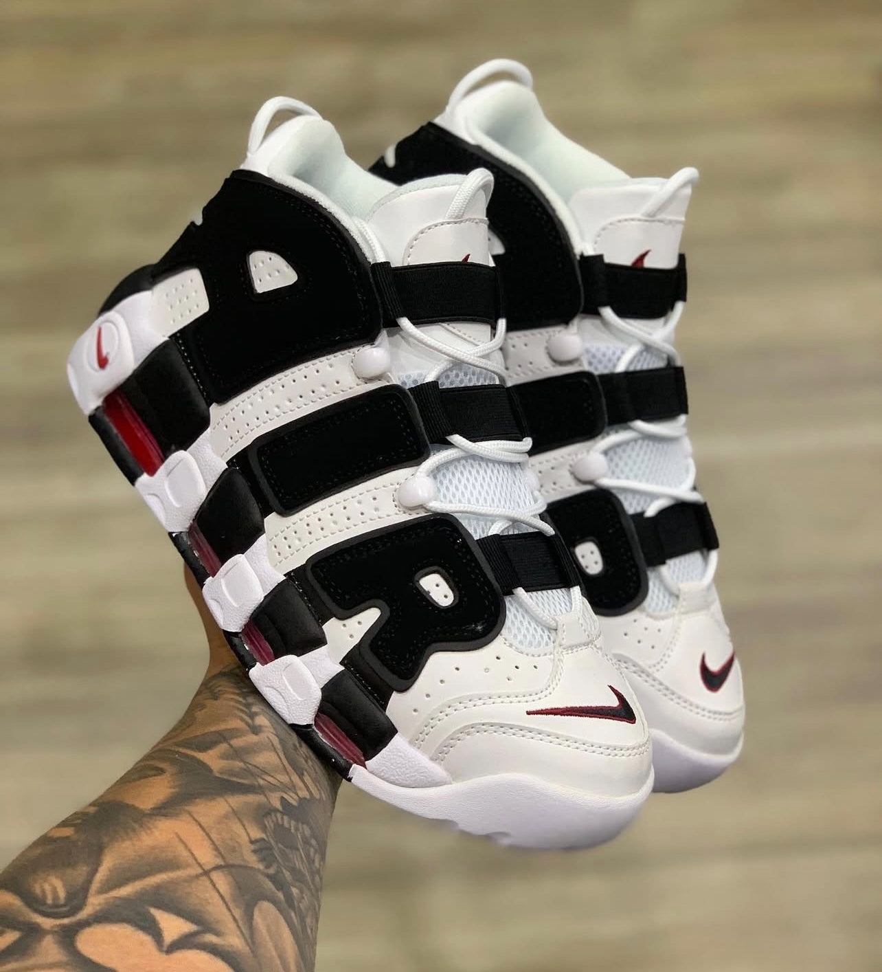 Nike UPTEMPO