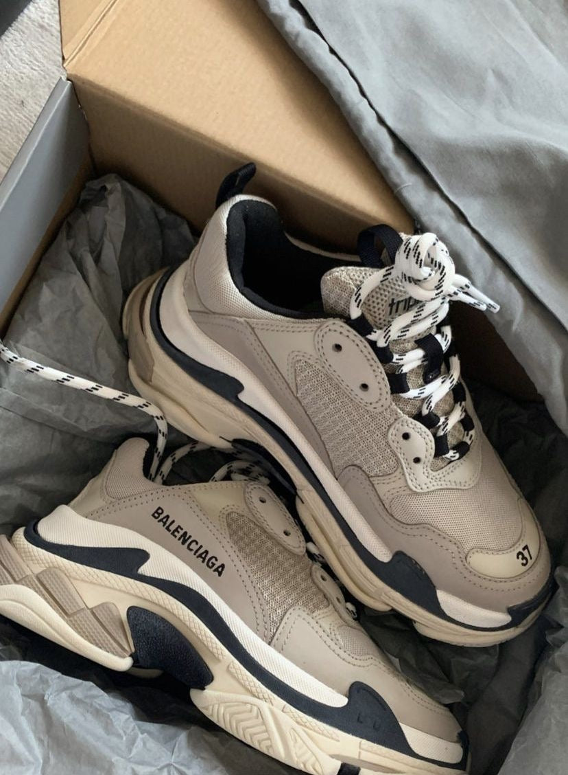 BALENCIAGA