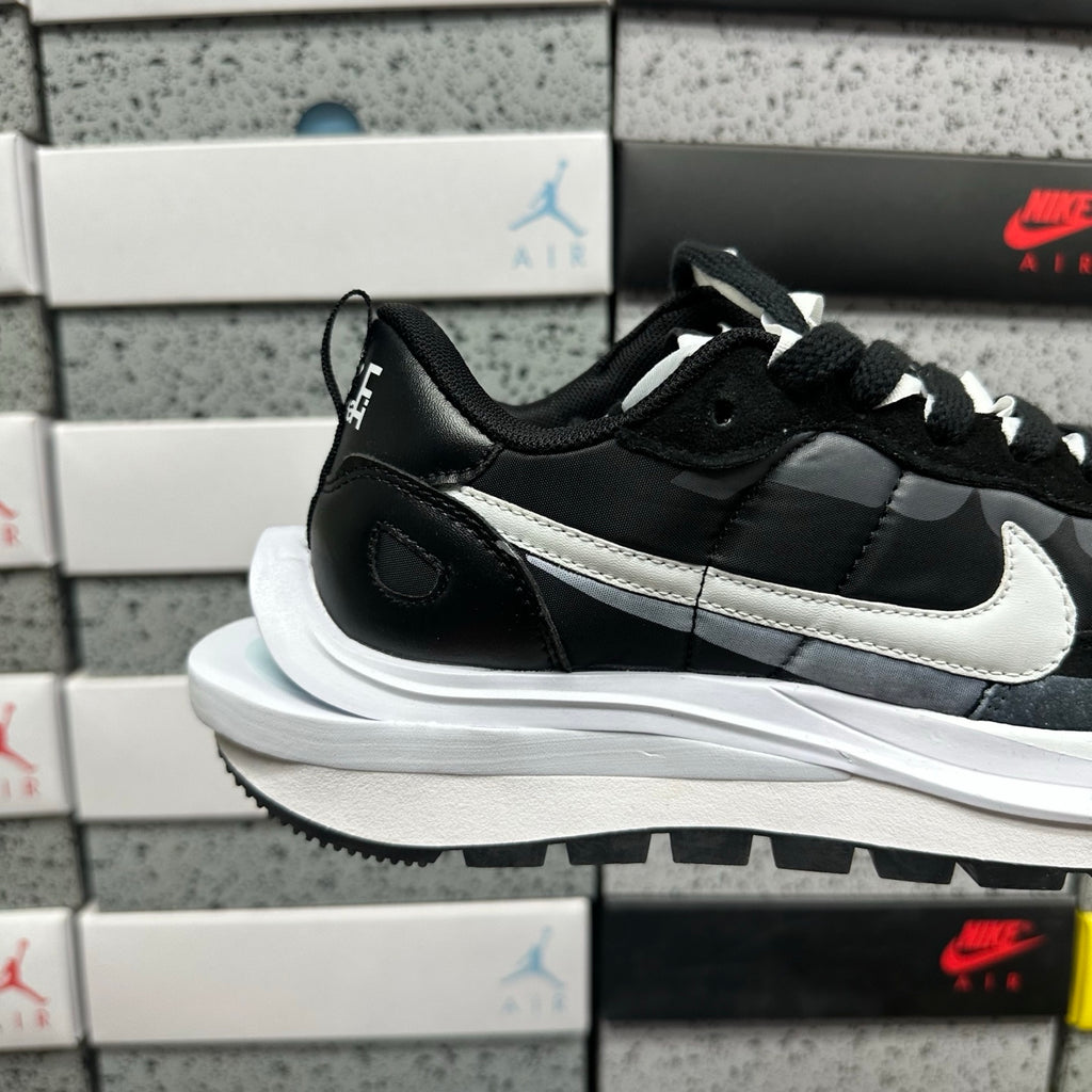 Sapatilhas Nike x Sacai VaporWaffle Black White