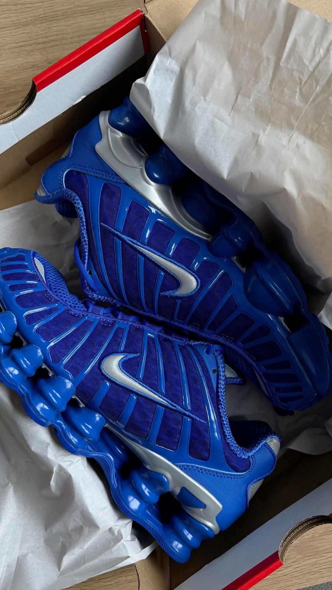 NIKE SHOX
