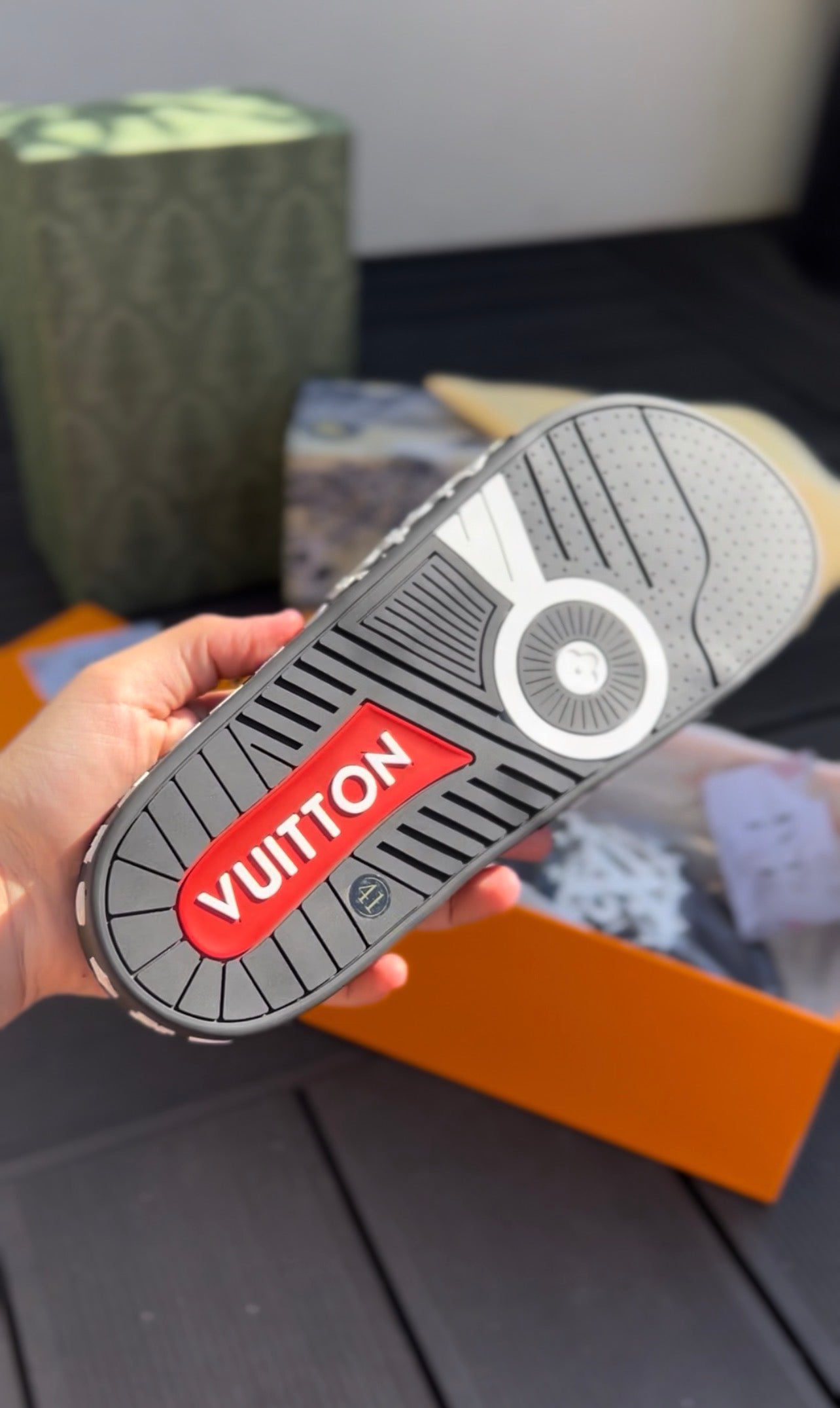 Chinelo LV