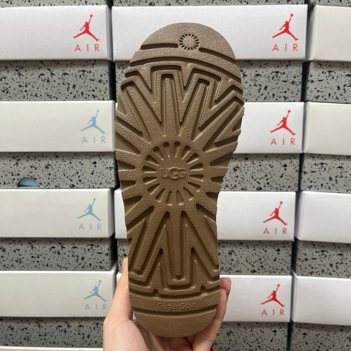 UGG