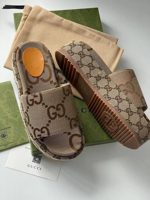 Chinelo GUCCI