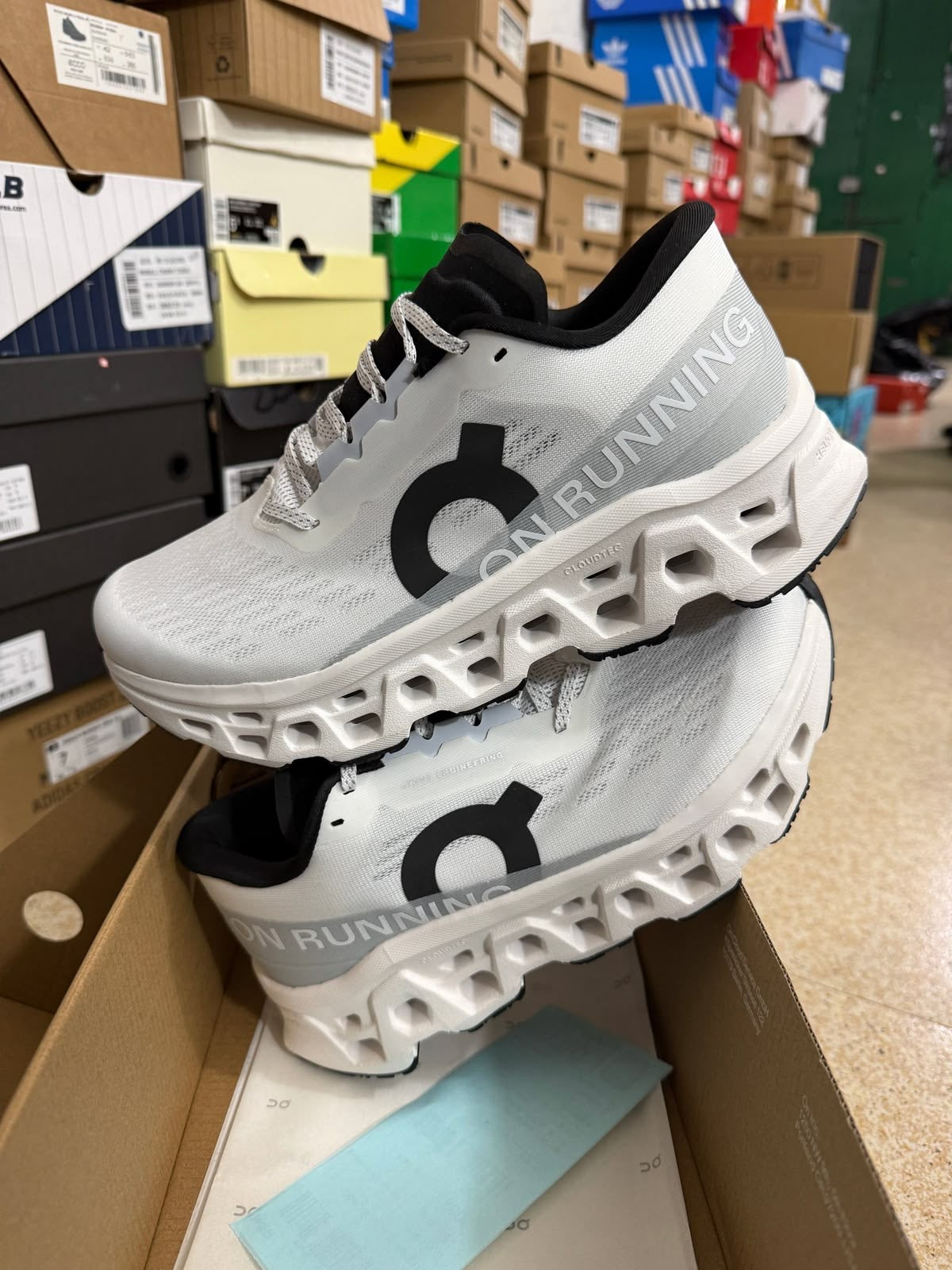 On Running Cloudsurfer Next Branco/Cinza