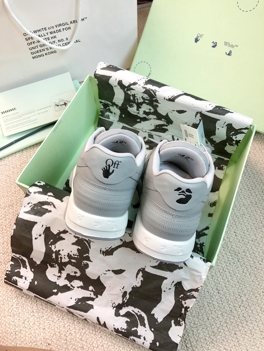 OFF-WHITE