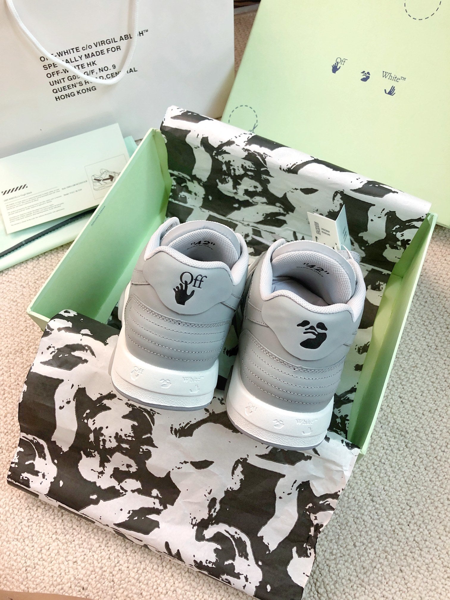 OFF-WHITE