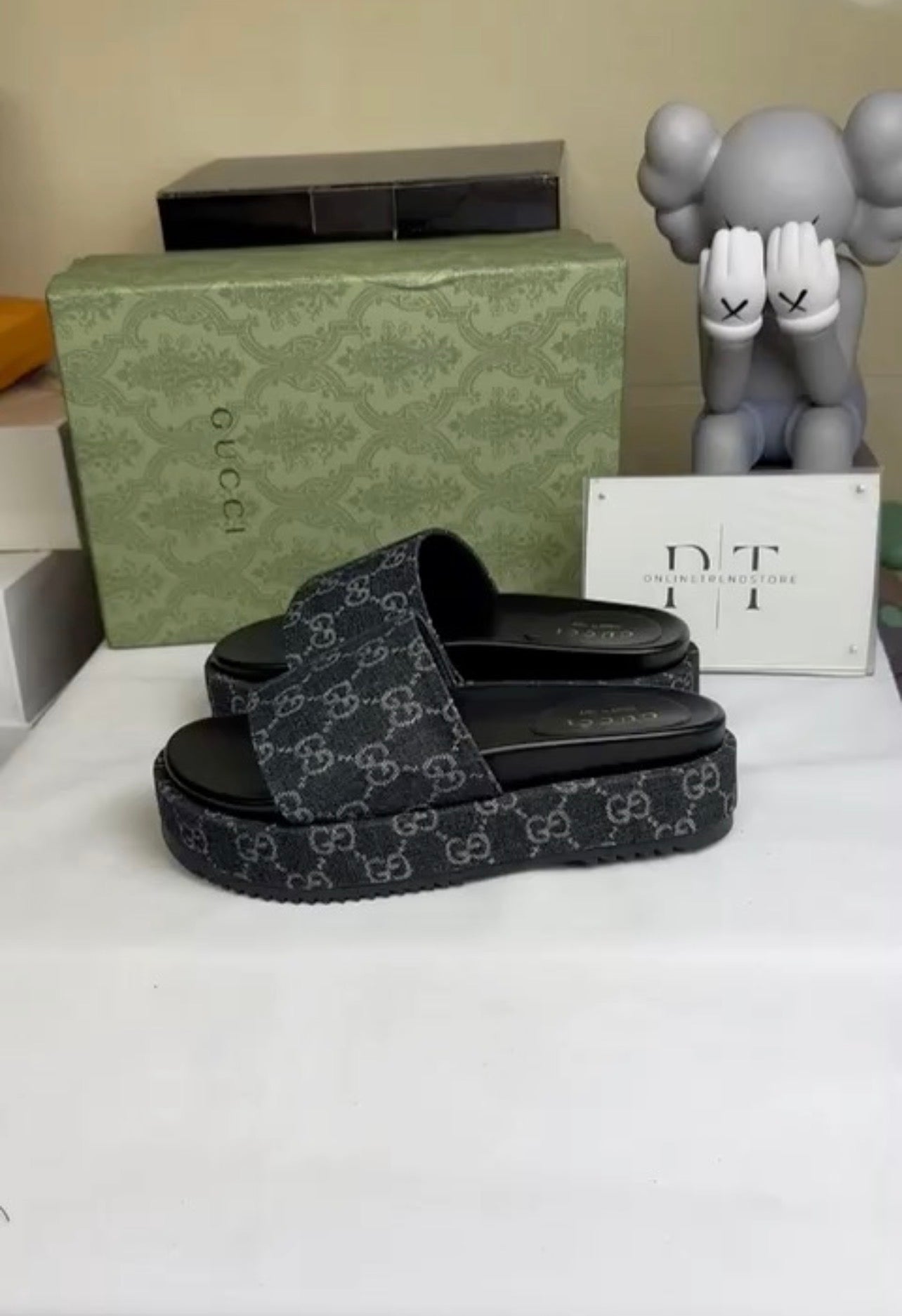 Chinelo GUCCI