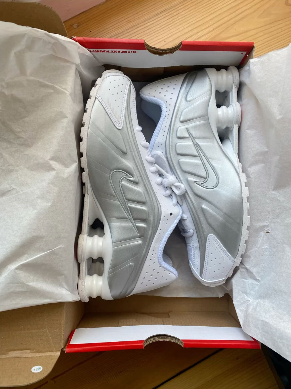 NIKE SHOX