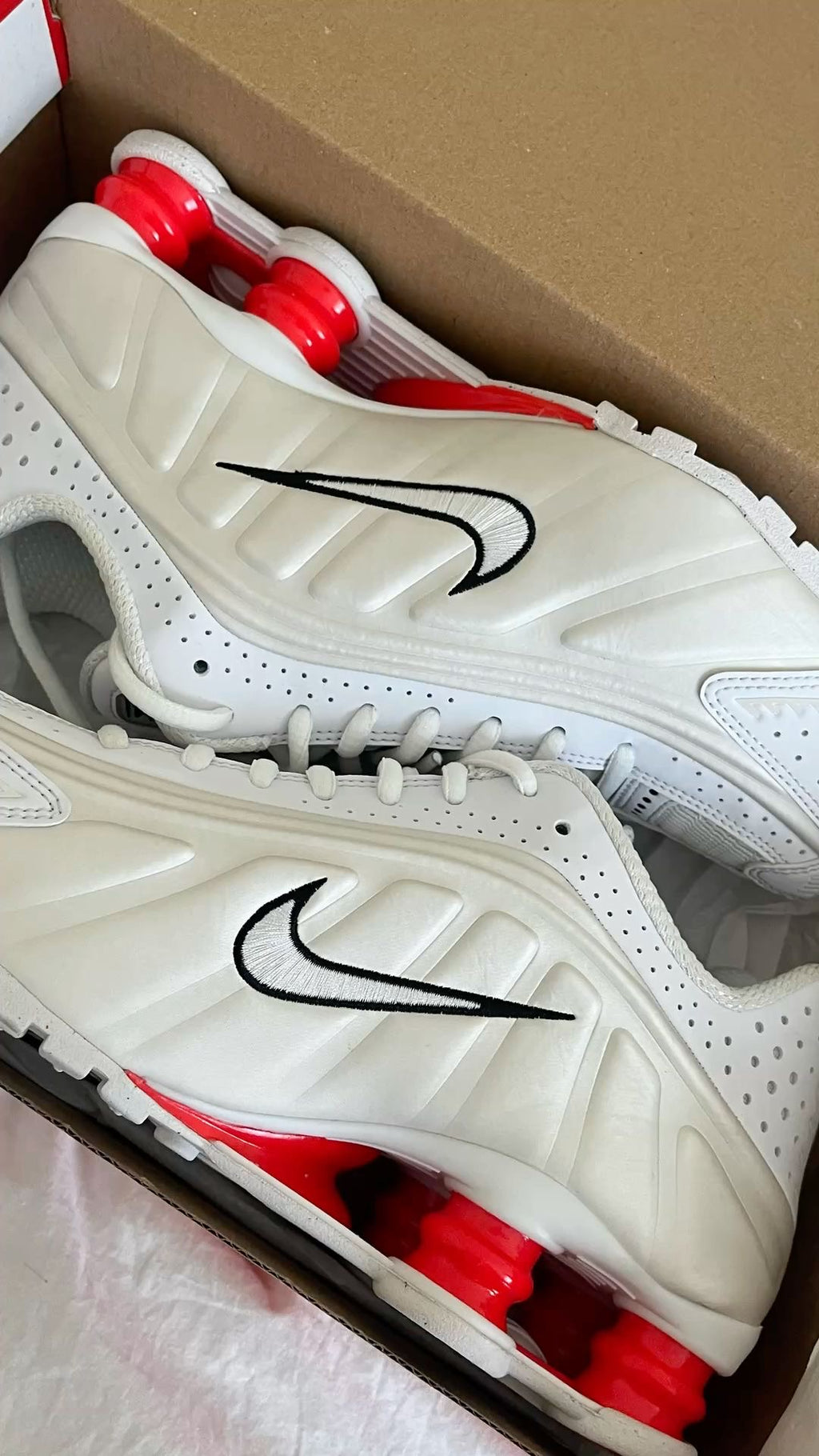 NIKE SHOX