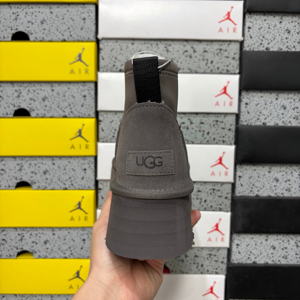 UGG