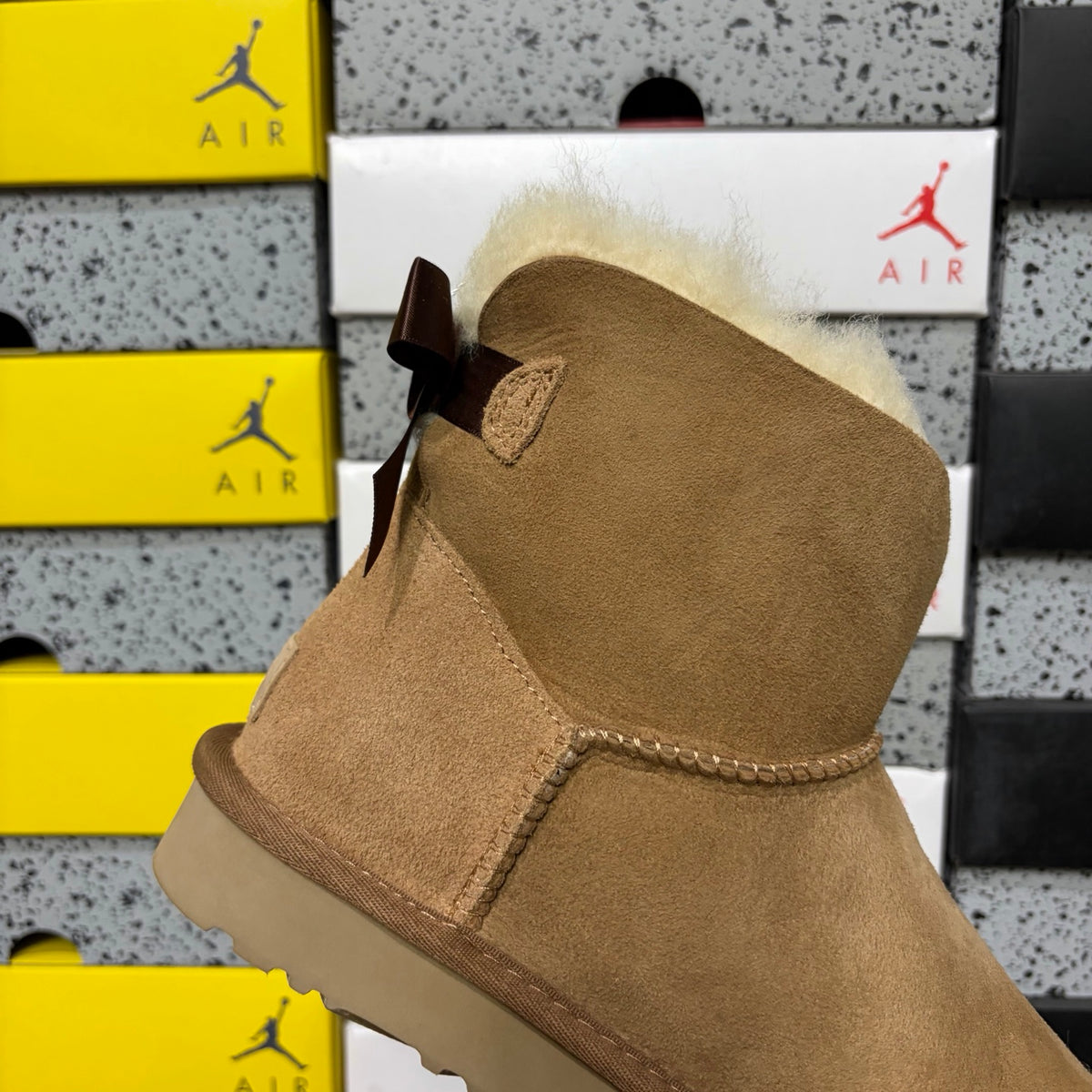 UGG