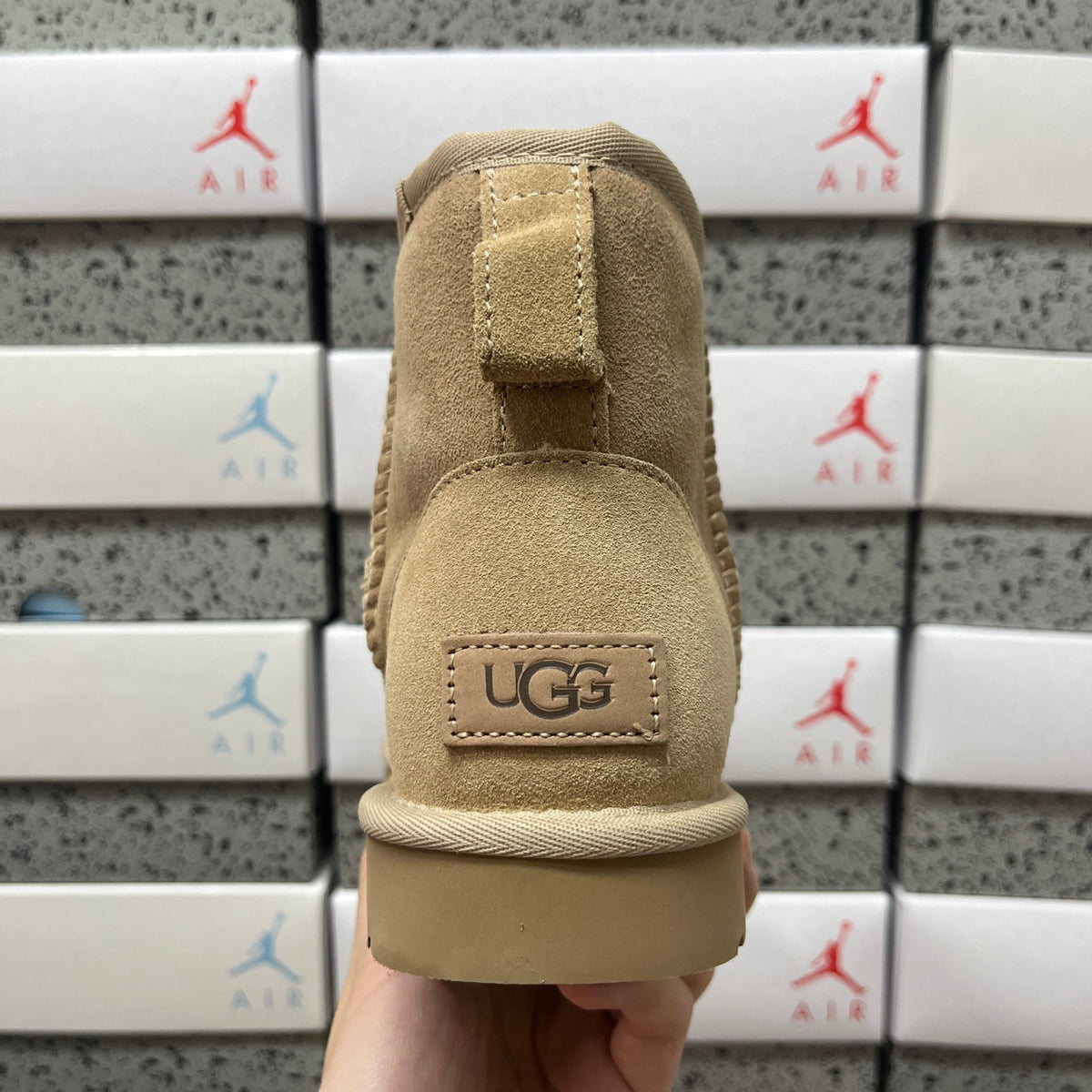 UGG