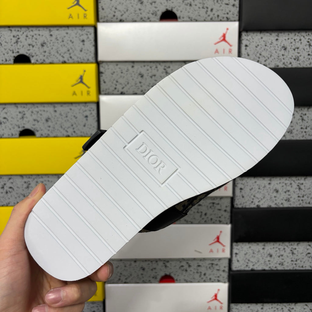 Chinelo DIOR