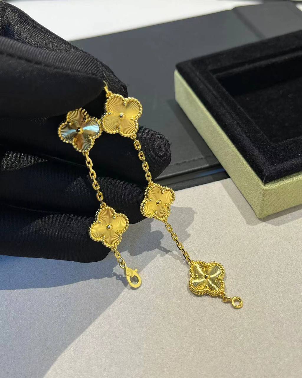 VAN CLEEF