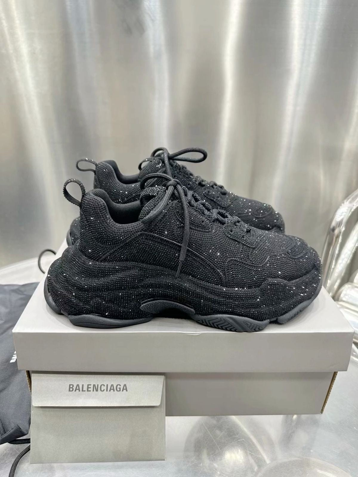 BALENCIAGA