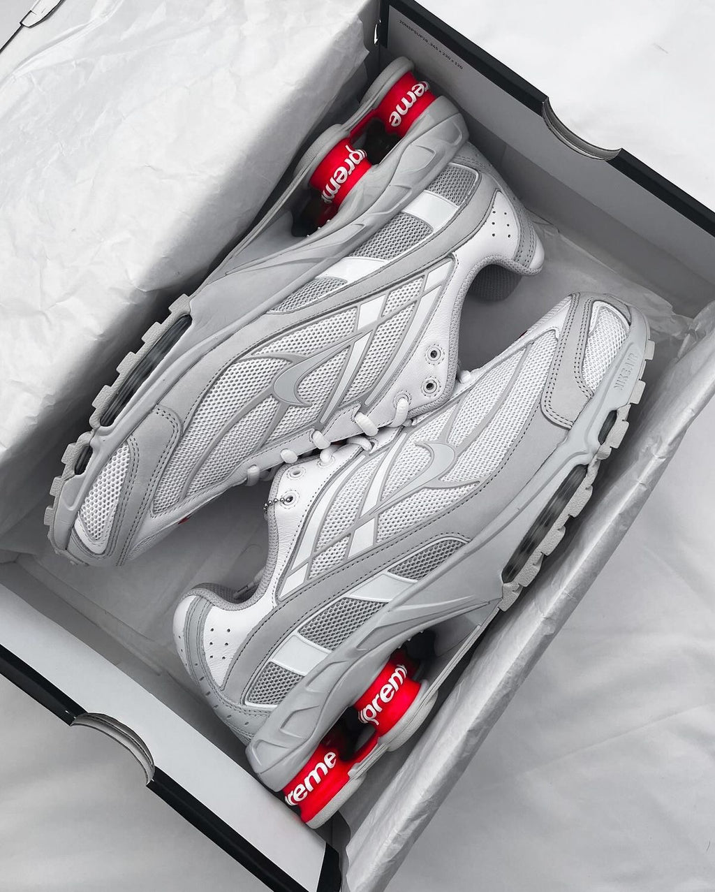 NIKE SHOX x SUPREME
