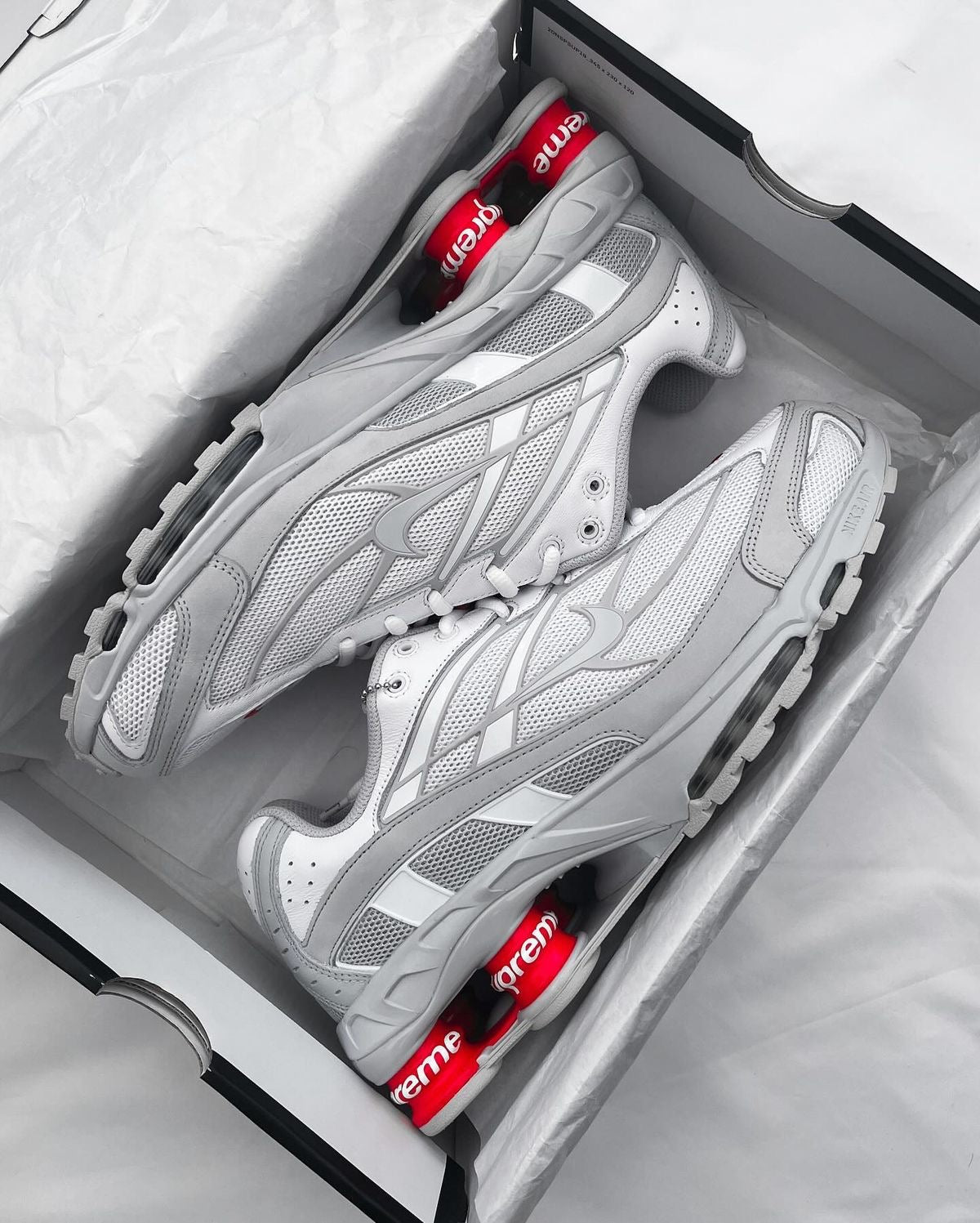 NIKE SHOX x SUPREME
