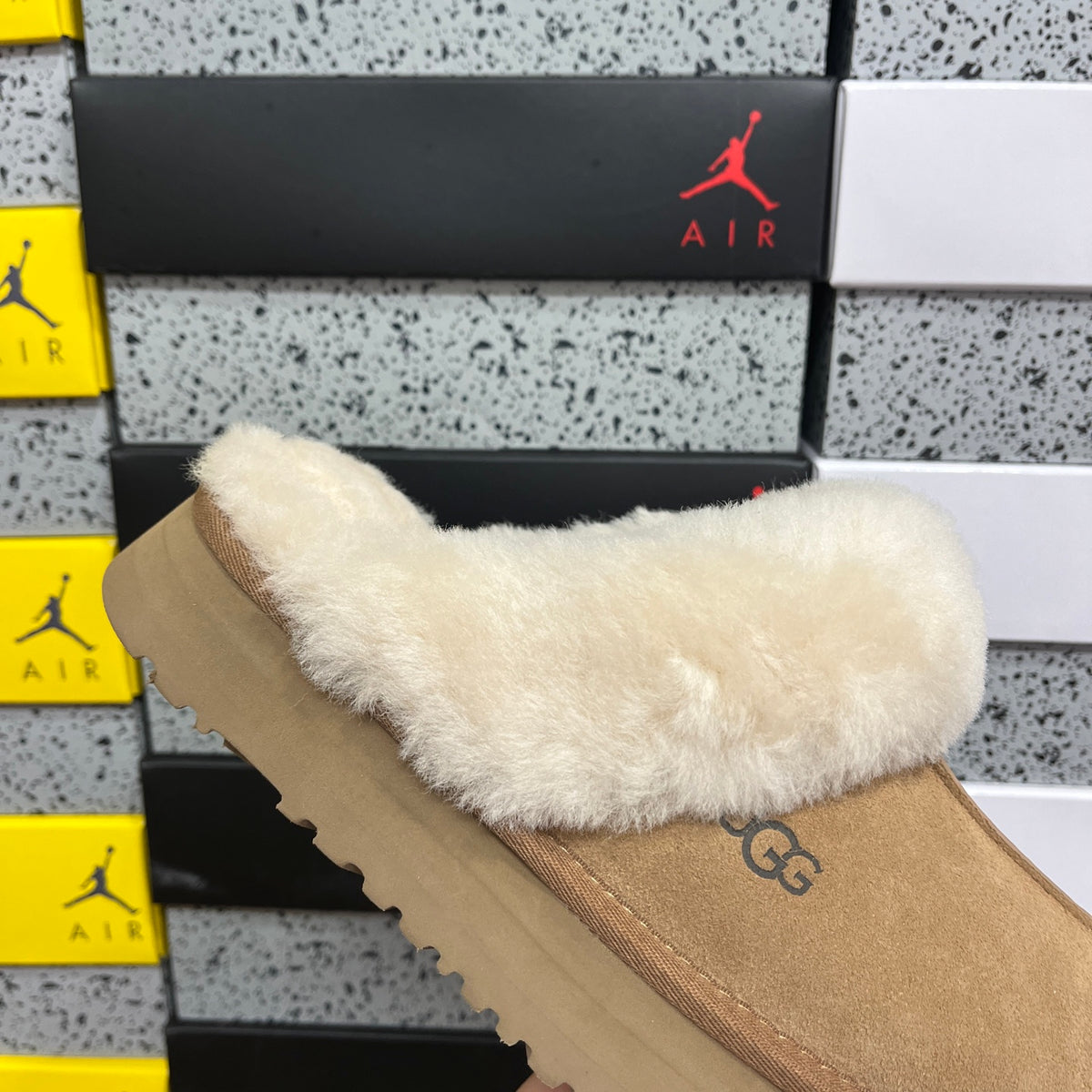 UGG