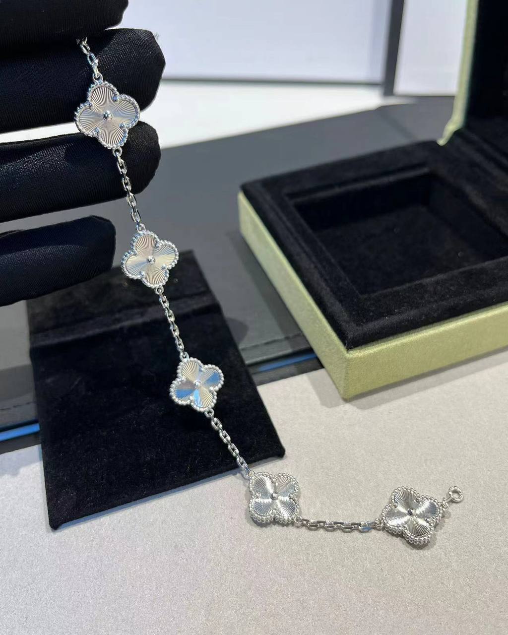VAN CLEEF