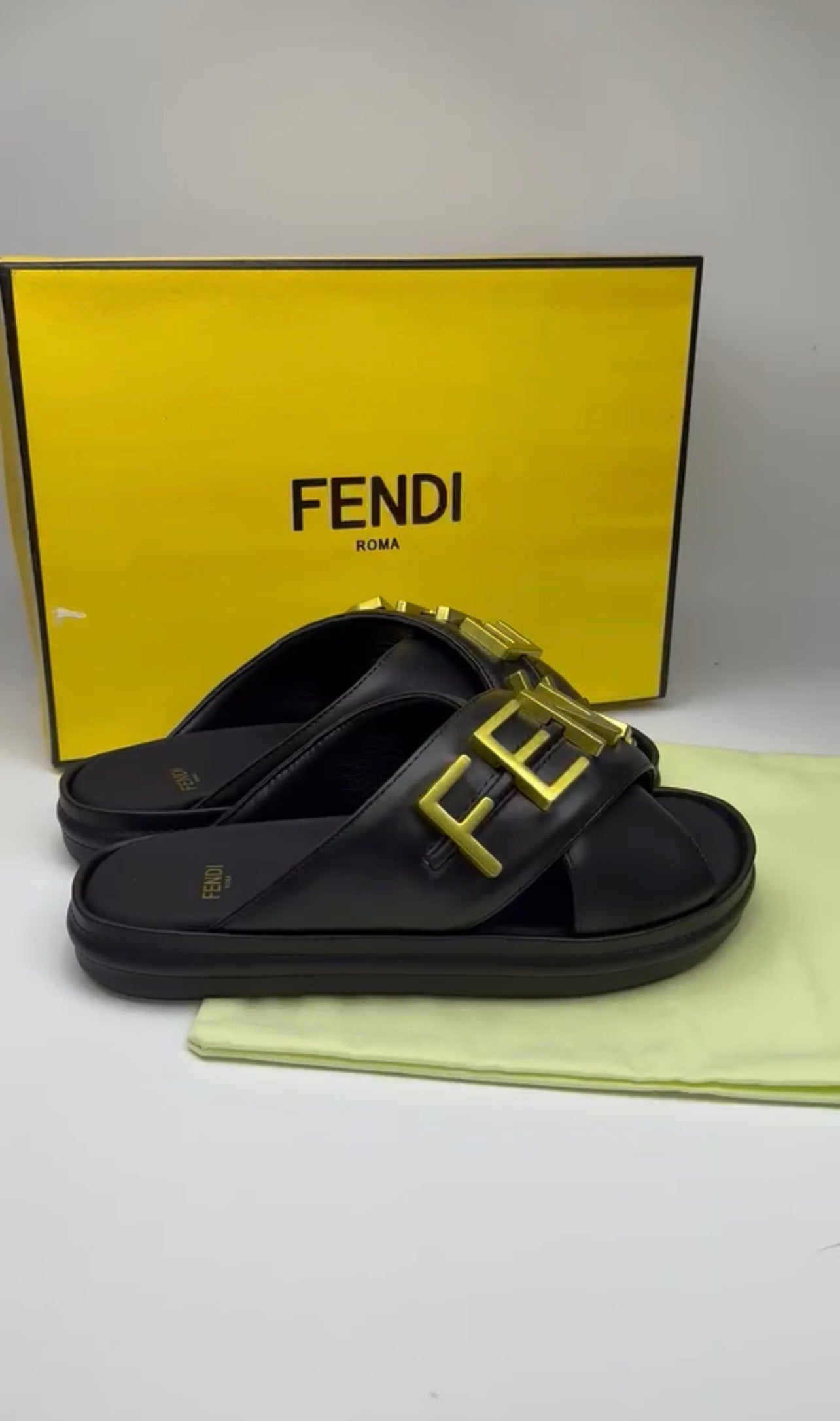 Chinelo FENDI