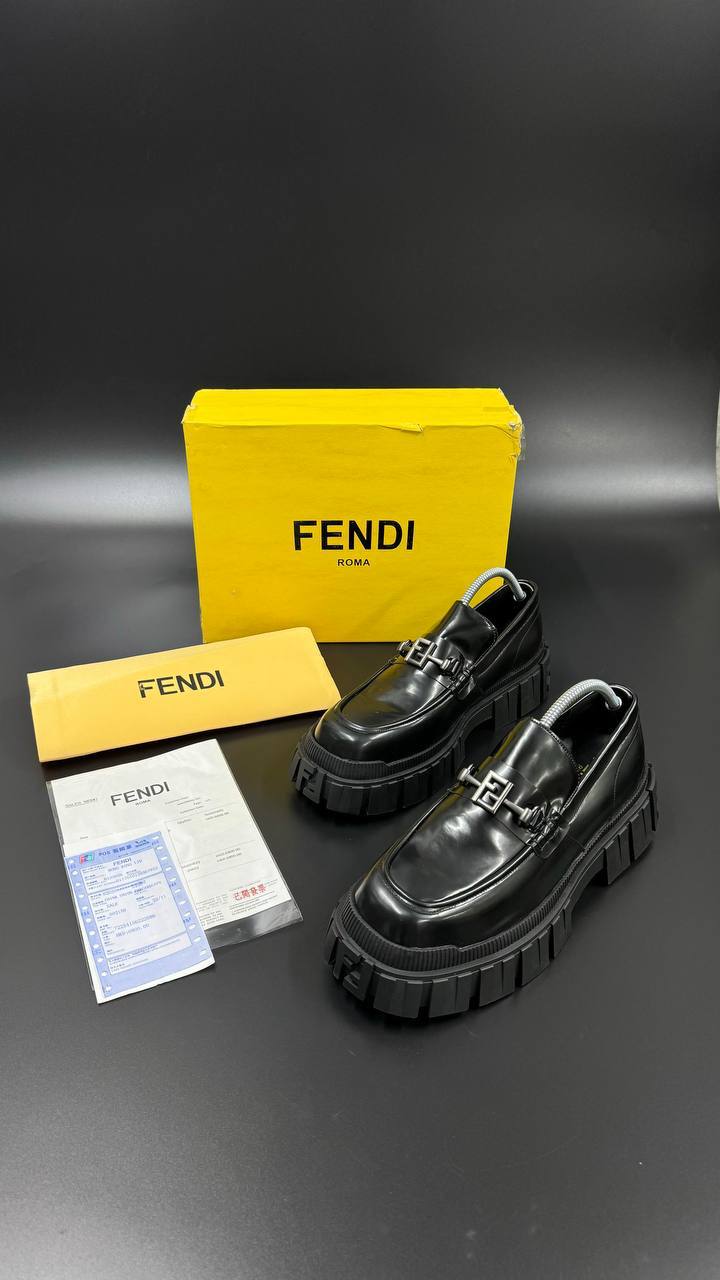 Sapato FENDI