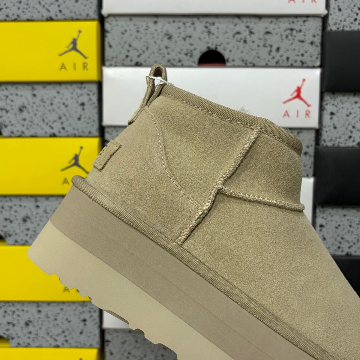 UGG
