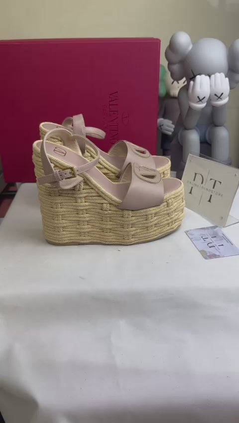 Saltos VALENTINO